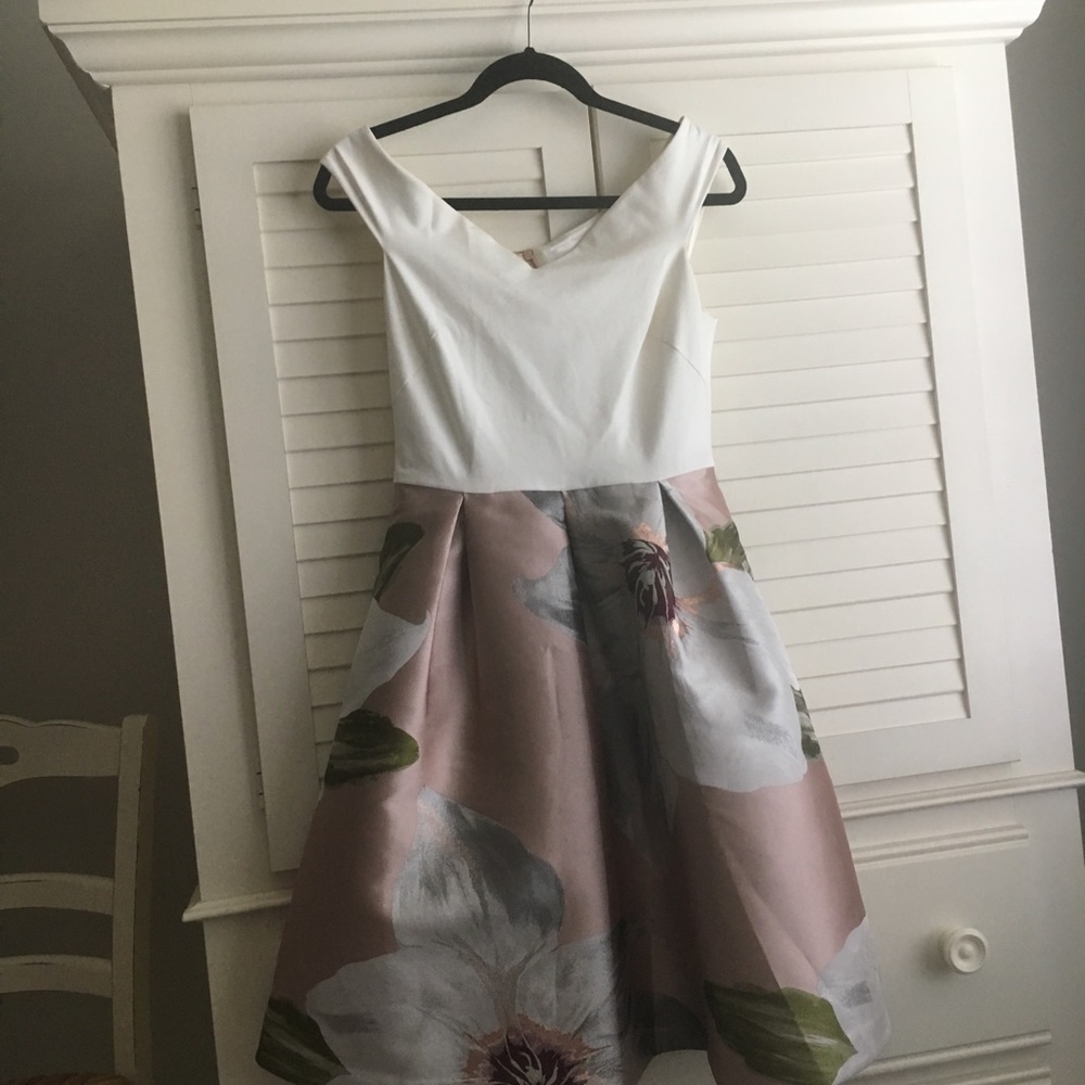 TED BAKER Absolutely gorgeous 👗
